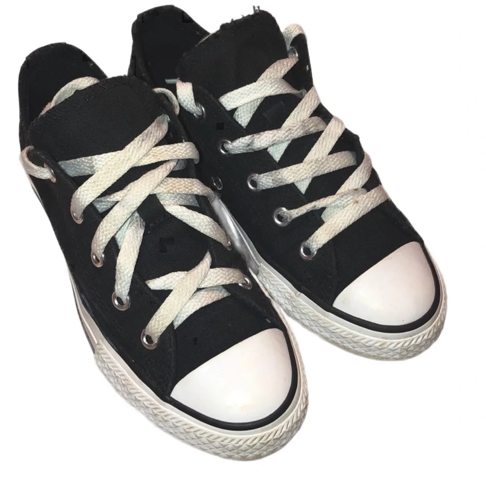 Converse girls sneakers black and white size 1 GUC